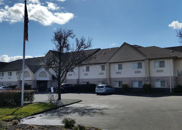 Days Inn & Suites By Wyndham
